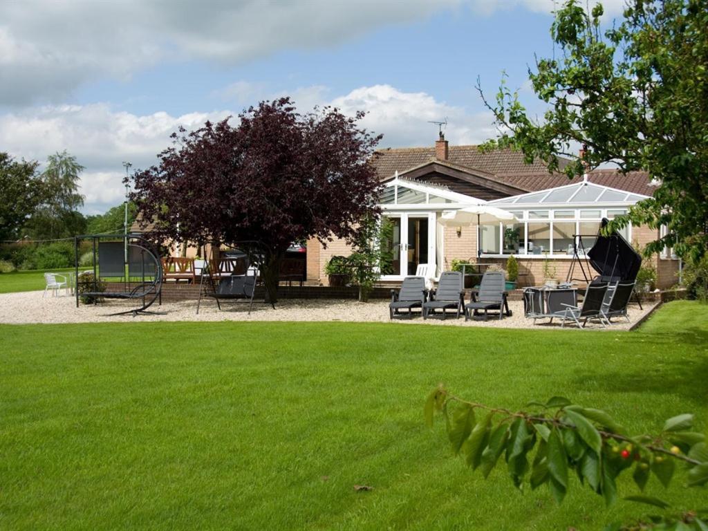 Treetops Cottages & Spa Grimsby Exterior foto