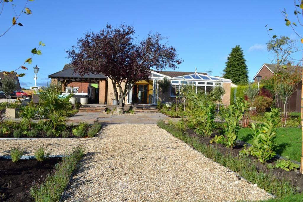 Treetops Cottages & Spa Grimsby Exterior foto