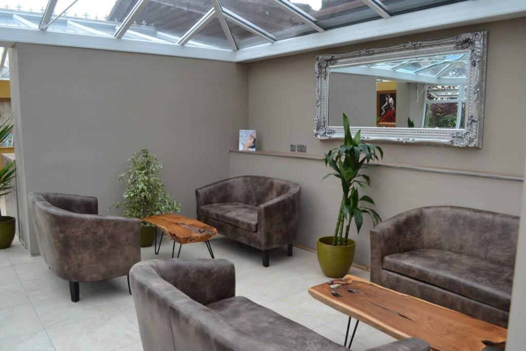 Treetops Cottages & Spa Grimsby Exterior foto